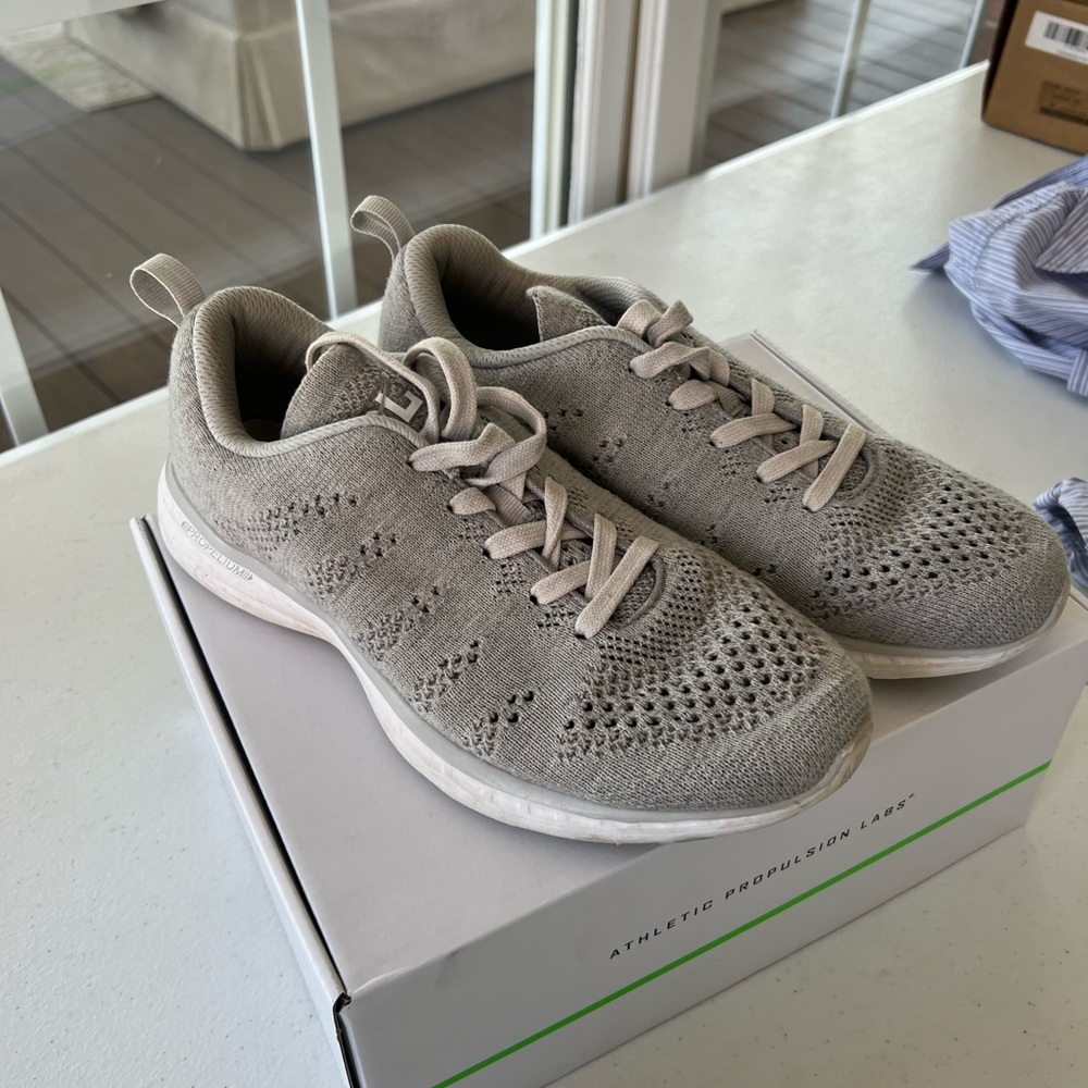APL women’s techloom breeze plaster/creme tennis shoes
